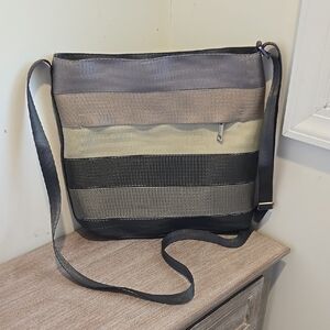 Harveys Streamline Crossbody Seatbelt Bag Neutral